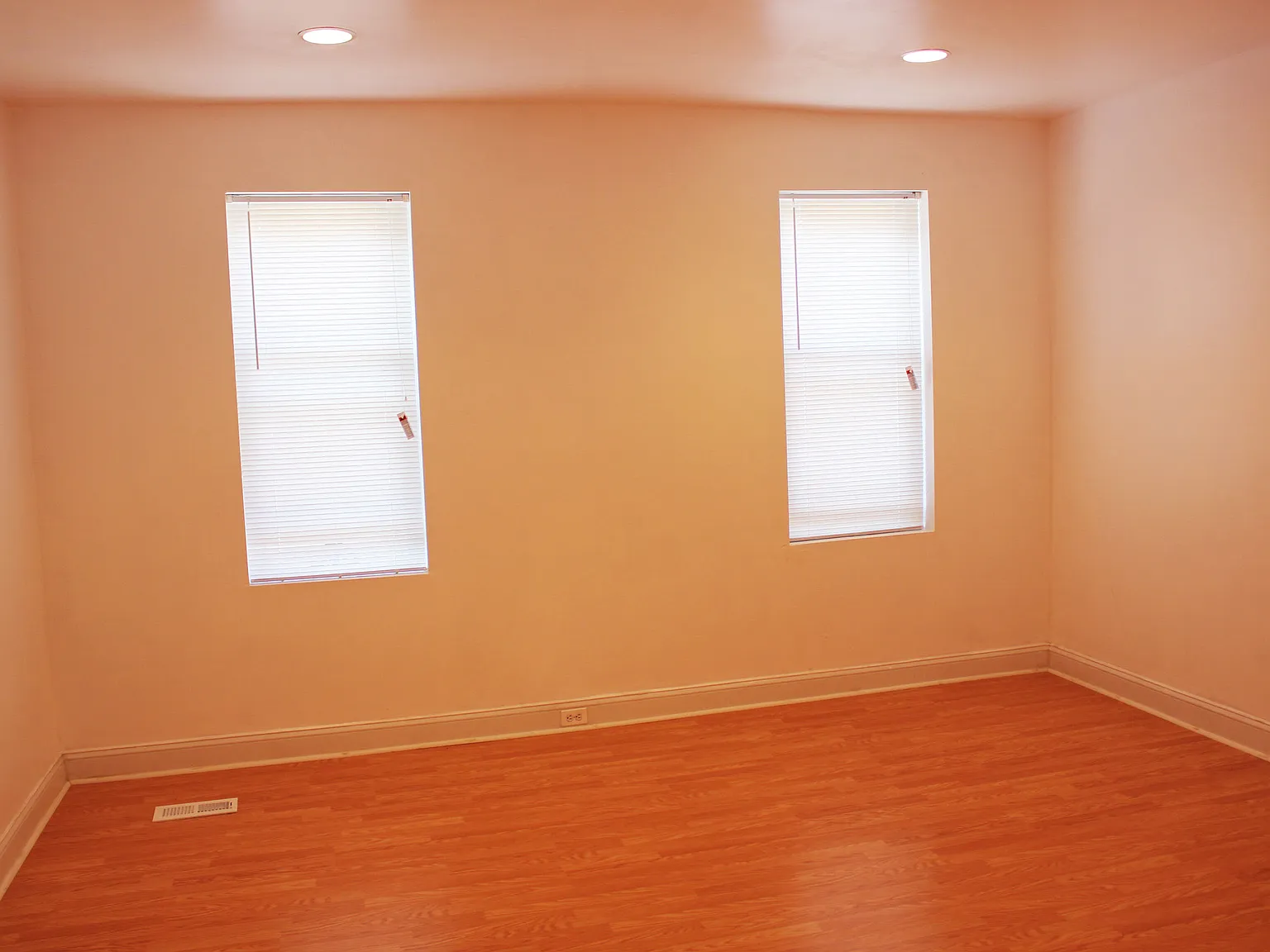 3 bed, 1120 sqft, $2,100 — Photo 2