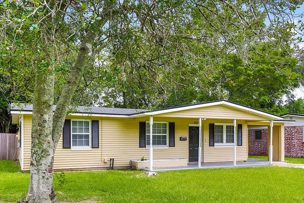 3 bed, 1.5 bath, 1449 sqft, $2,280 — Photo 3