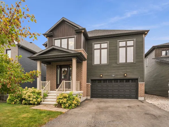 709 Coast Cir, Ottawa, ON K4M 0N2
