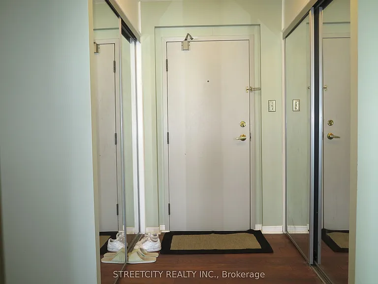 570 Proudfoot Ln #1011 — Photo 3