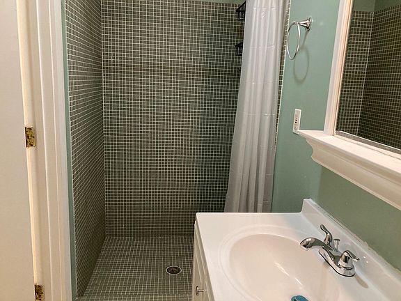 And the tiled shower opposite.