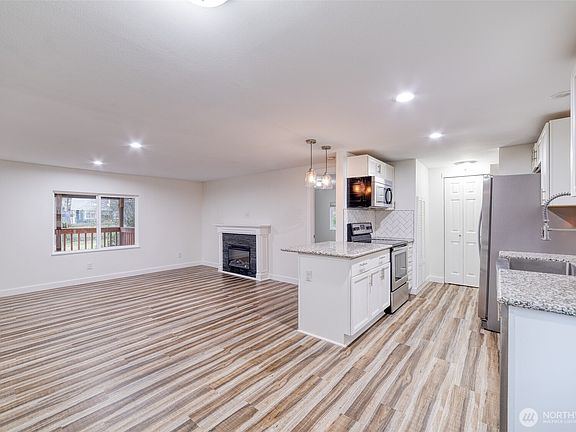 3rd image of 20402 114th Street E