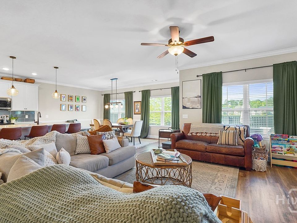1st image of 132 Wexford Drive