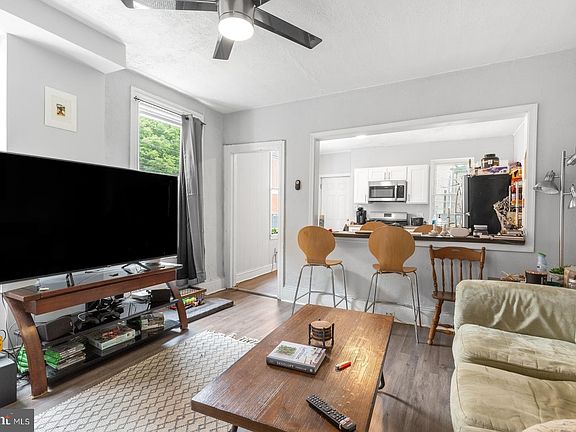 3rd image of 1735 W Oxford St APT 1