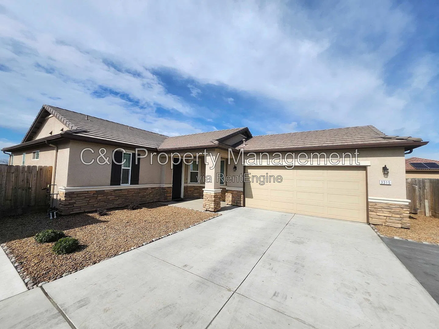 3 bed, 2.0 bath, 1426 sqft, $2,095 — Photo 1