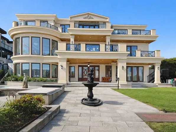 1327 Chartwell Dr, West Vancouver, BC V7S 2R4