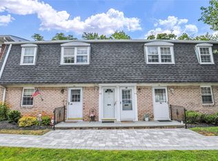 2 Anchorage Ln APT 3B, Oyster Bay, NY 11771