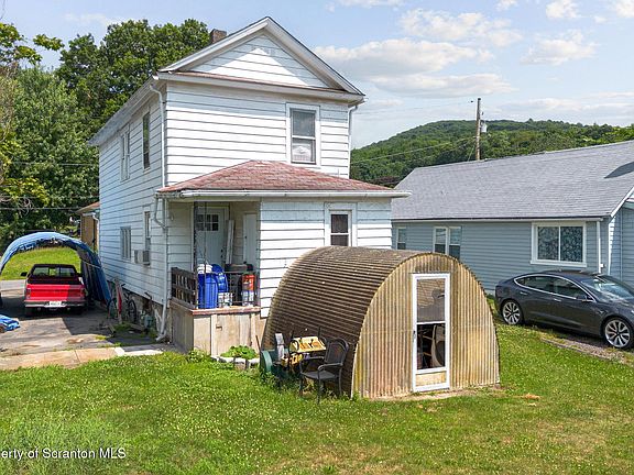 3rd image of 2 Rowlands Ln