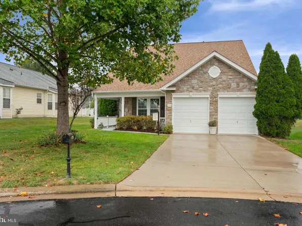 3758 Blowing Leaf Pl, Dumfries, VA 22025