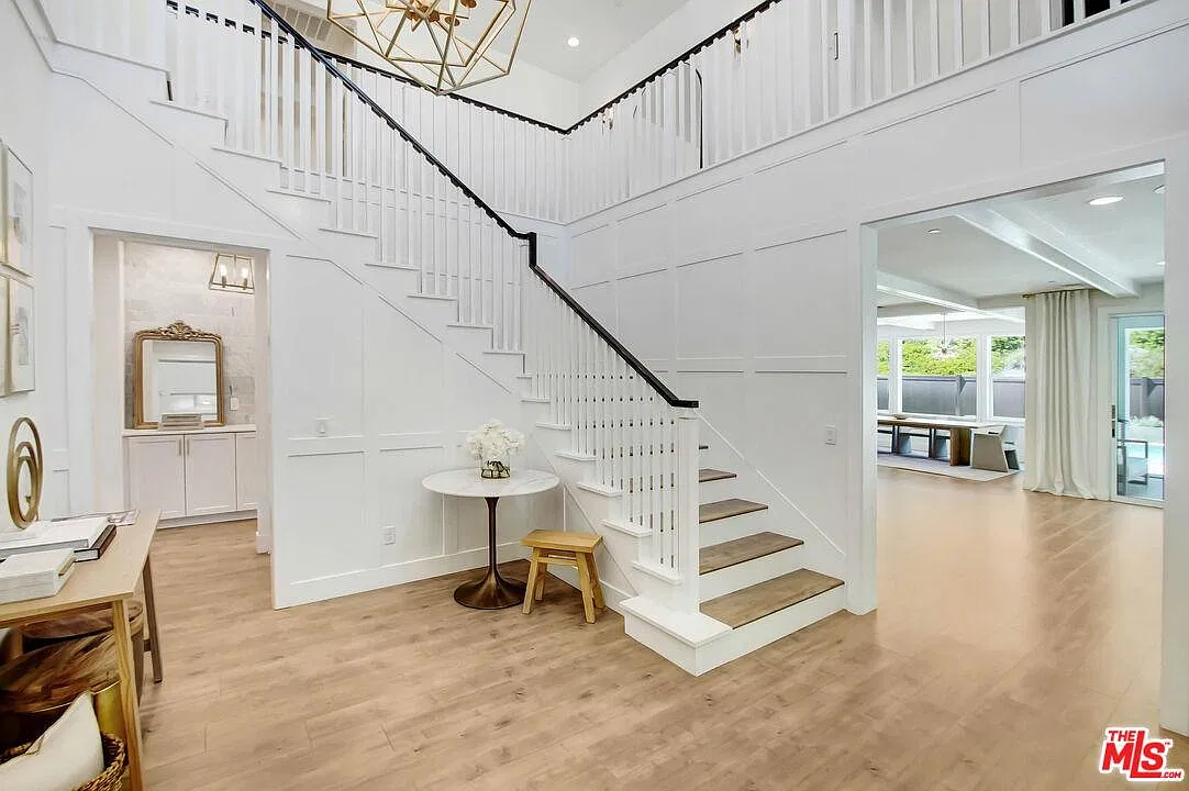 6 bed, 4289 sqft, $9,995 — Photo 4