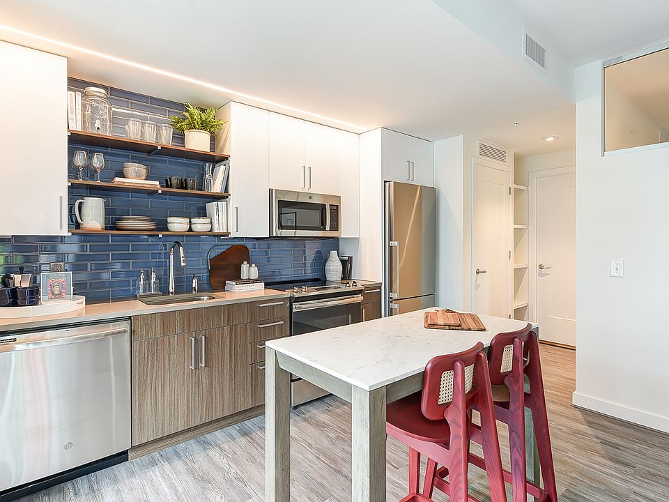 1st image of 150 I St SE Penthouse 16