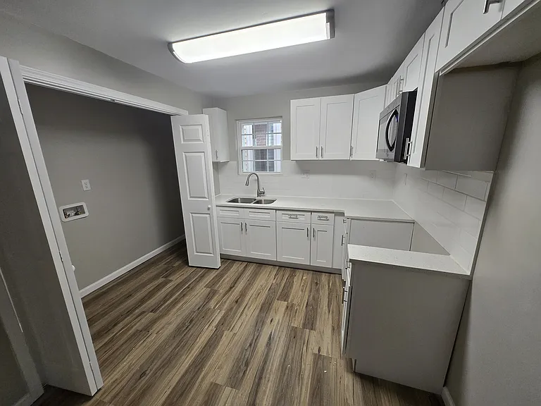 1109 E 33rd St #A — Photo 3