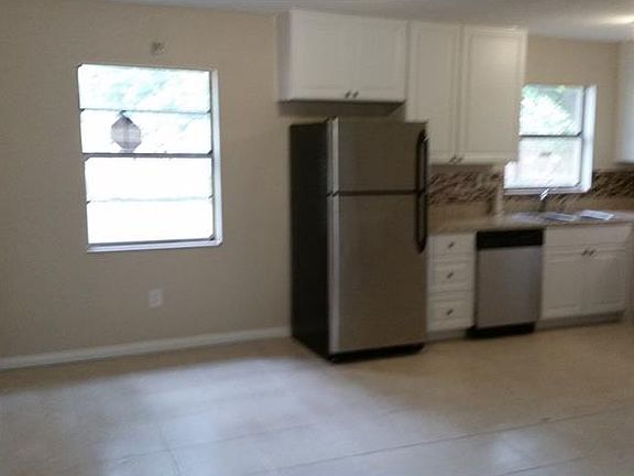 4th image of 2934 Kathryn Ave