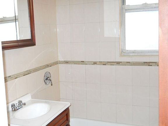 4th image of 1440 Taylor Ave