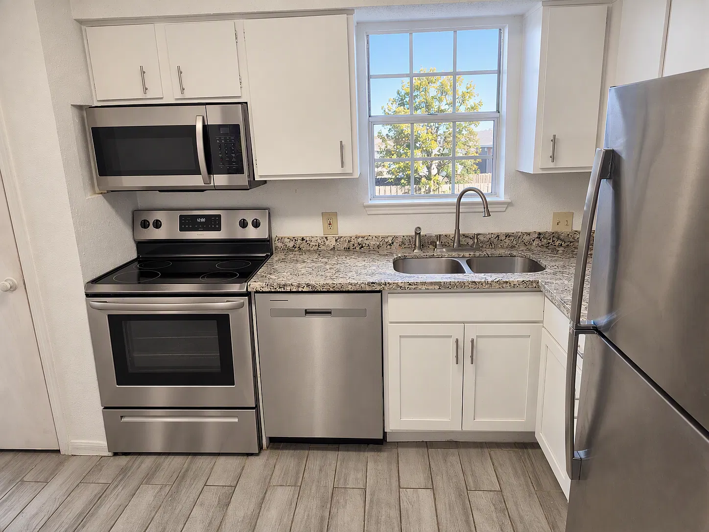 2 bed, 1140 sqft, $1,300 — Photo 4