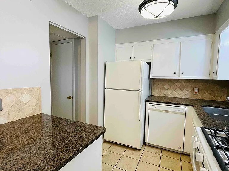 6168 S Madison Pl #B — Photo 13