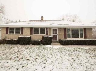 W147N8313 Manchester Dr, Menomonee Falls, WI 53051