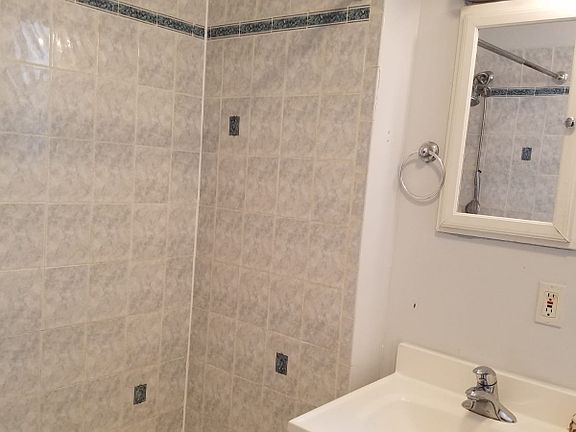 4th image of 35 Monticello Ave Floor 2