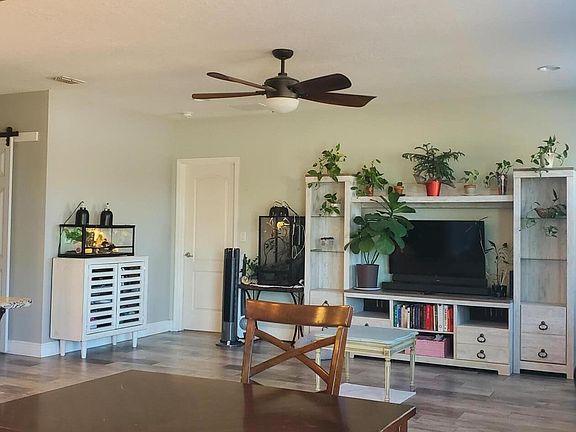 3rd image of 433 SW Leona Drive