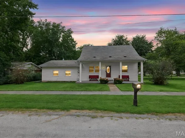 105 S Railway St, New Baden, IL 62265
