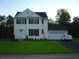 16 Sterling Heights Dr, Clifton Park, NY 12065