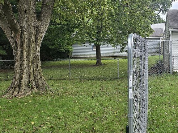 3rd image of 1208 S Luick Ave