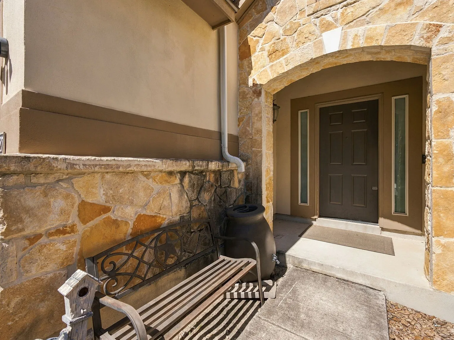3 bed, 2.5 bath, 2010 sqft, $1,750 — Photo 2