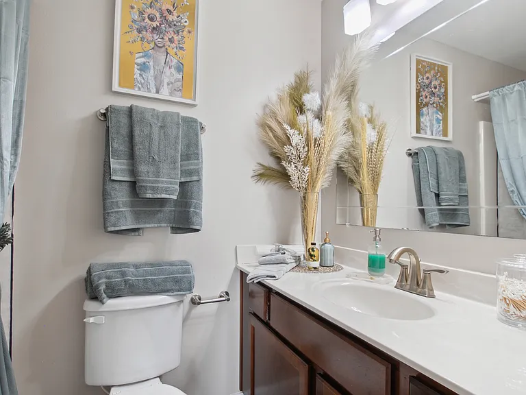 Emerald Pointe Apartment Homes — Photo 11