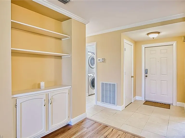 7402 Lake Breeze Dr #306 — Photo 7
