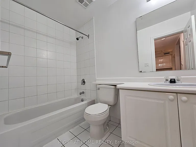 524 Yonge St #201 — Photo 17