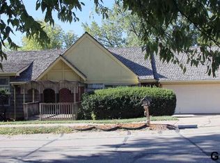 408 Ridgewood Dr, Bellevue, NE 68005