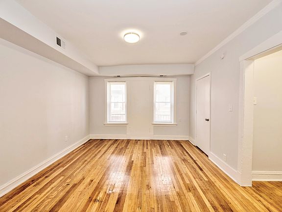 4th image of 6100-6108 S Eberhart Ave #6106-1E