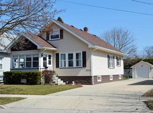 7715 10th Ave, Kenosha, WI 53143