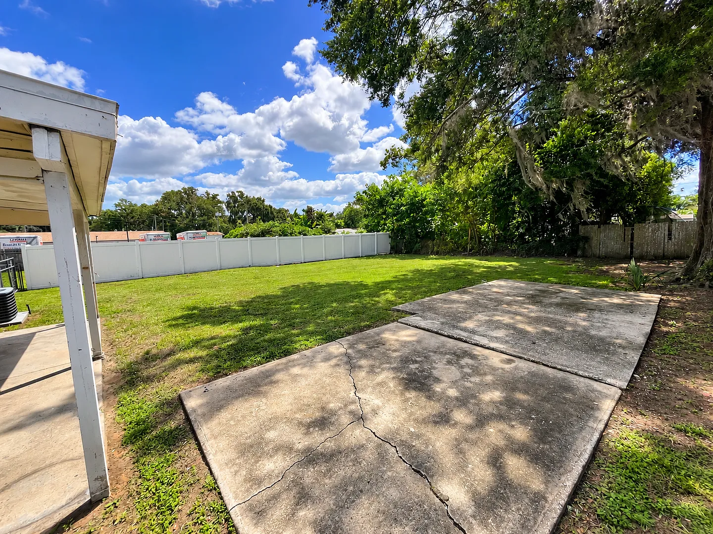 Spacious 3BR/1BA Dade City Home with Enclosed Front Porch & Large Backyard — Photo 4