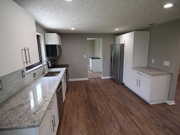 3rd image of 112 Castanea Dr