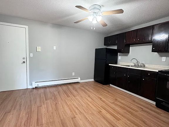 4th image of 1345 Bodwell Rd Unit 17-B