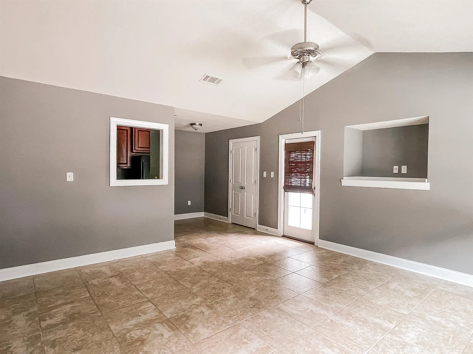 1631 Oxford Place — Photo 3