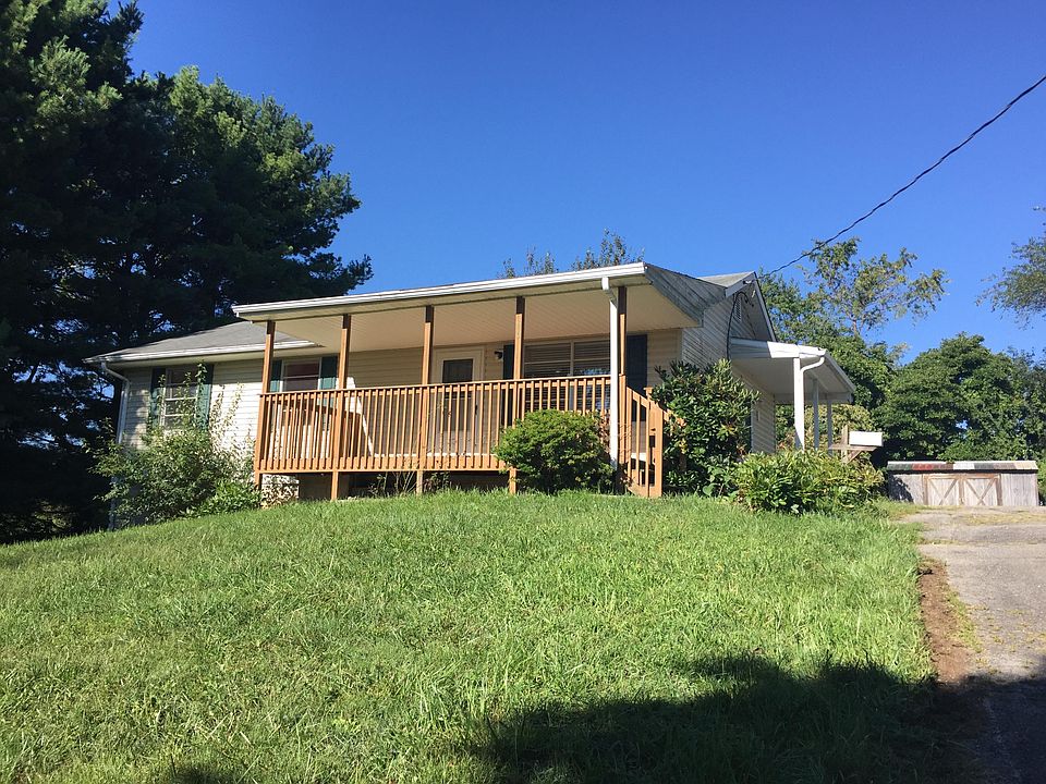 1st image of 90 Skyline St NE
