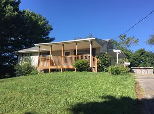 90 Skyline St NE, Christiansburg, VA 24073