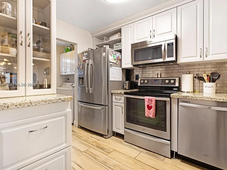1411 W Fairway Rd #VILLA — Photo 4
