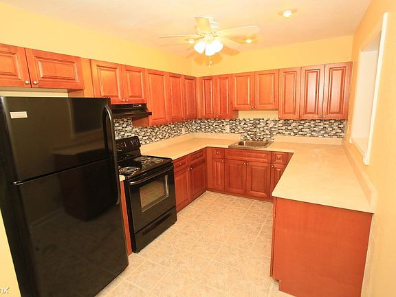 5th image of 170 SE Celestia Ct