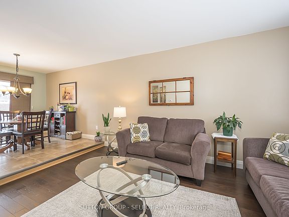 5th image of 99 Inverary Cres