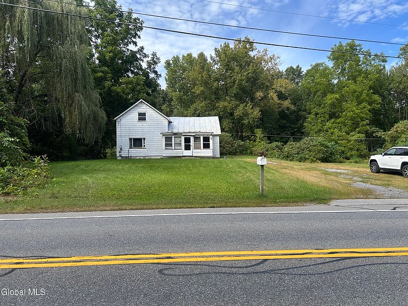 3rd image of 130 Round Lake Road