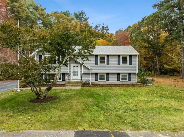 13 Suffolk Street, Pembroke, MA 02359
