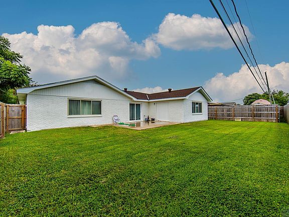 2nd image of 300 Douglas Dr