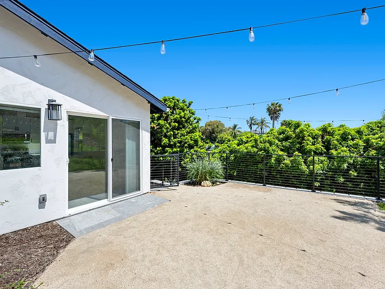 3604 Oleander Dr — Photo 4