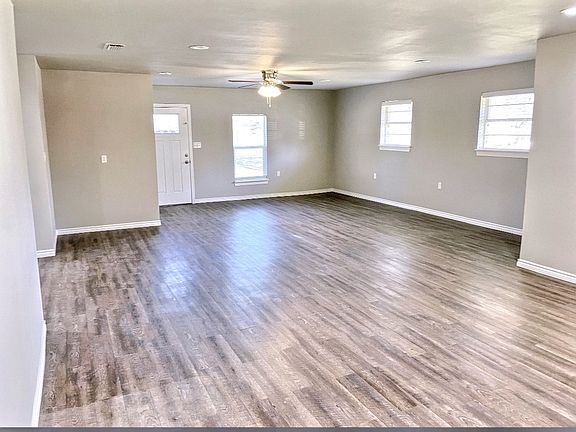 3rd image of 1006 S Idlewild Dr