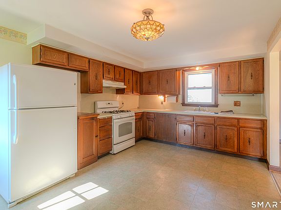 4th image of 44 Middlebrook Road
