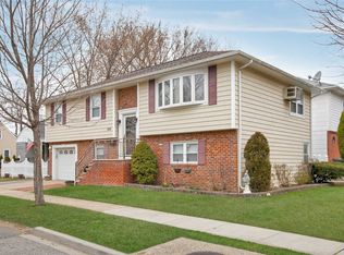 165 Ash St, Floral Park, NY 11001