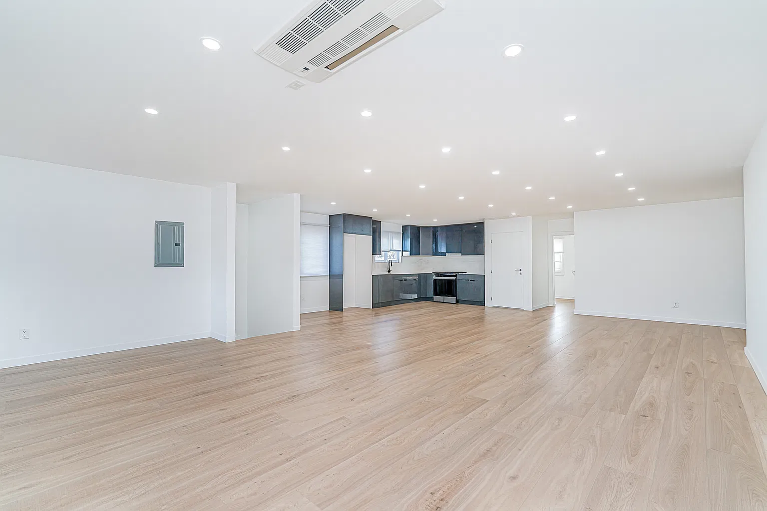 4 bed, 2000 sqft, $3,500 — Photo 4
